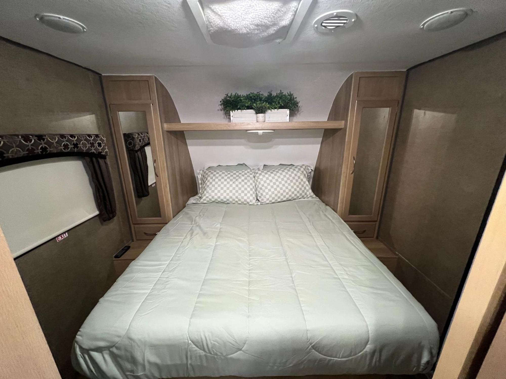 Surfside Glamping Camper Hotel Klamath Exterior photo