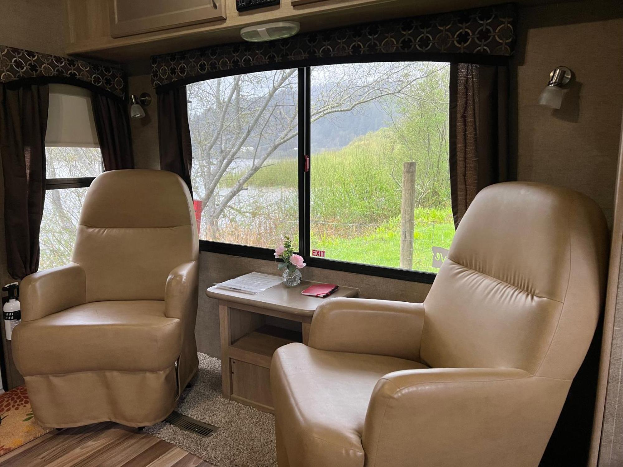 Surfside Glamping Camper Hotel Klamath Exterior photo