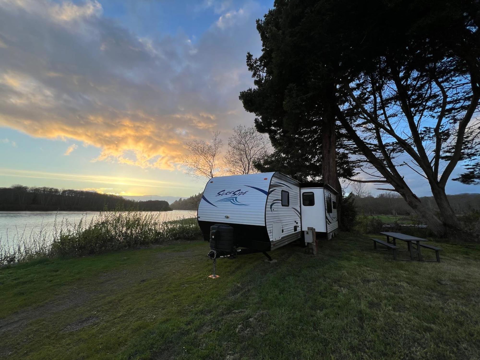 Surfside Glamping Camper Hotel Klamath Exterior photo